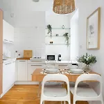 Stylish Near The Old Market Square In By Renters * بوزنان