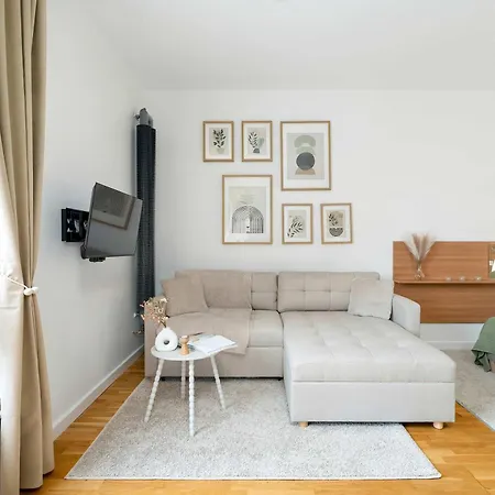 아파트 Stylish Near The Old Market Square In By Renters 포즈난