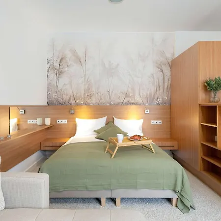 Stylish Near The Old Market Square In By Renters بوزنان