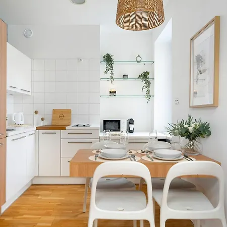 Stylish Near The Old Market Square In By Renters * بوزنان